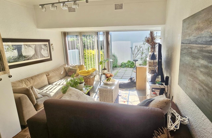 2 Bedroom Property for Sale in Sea Point Western Cape